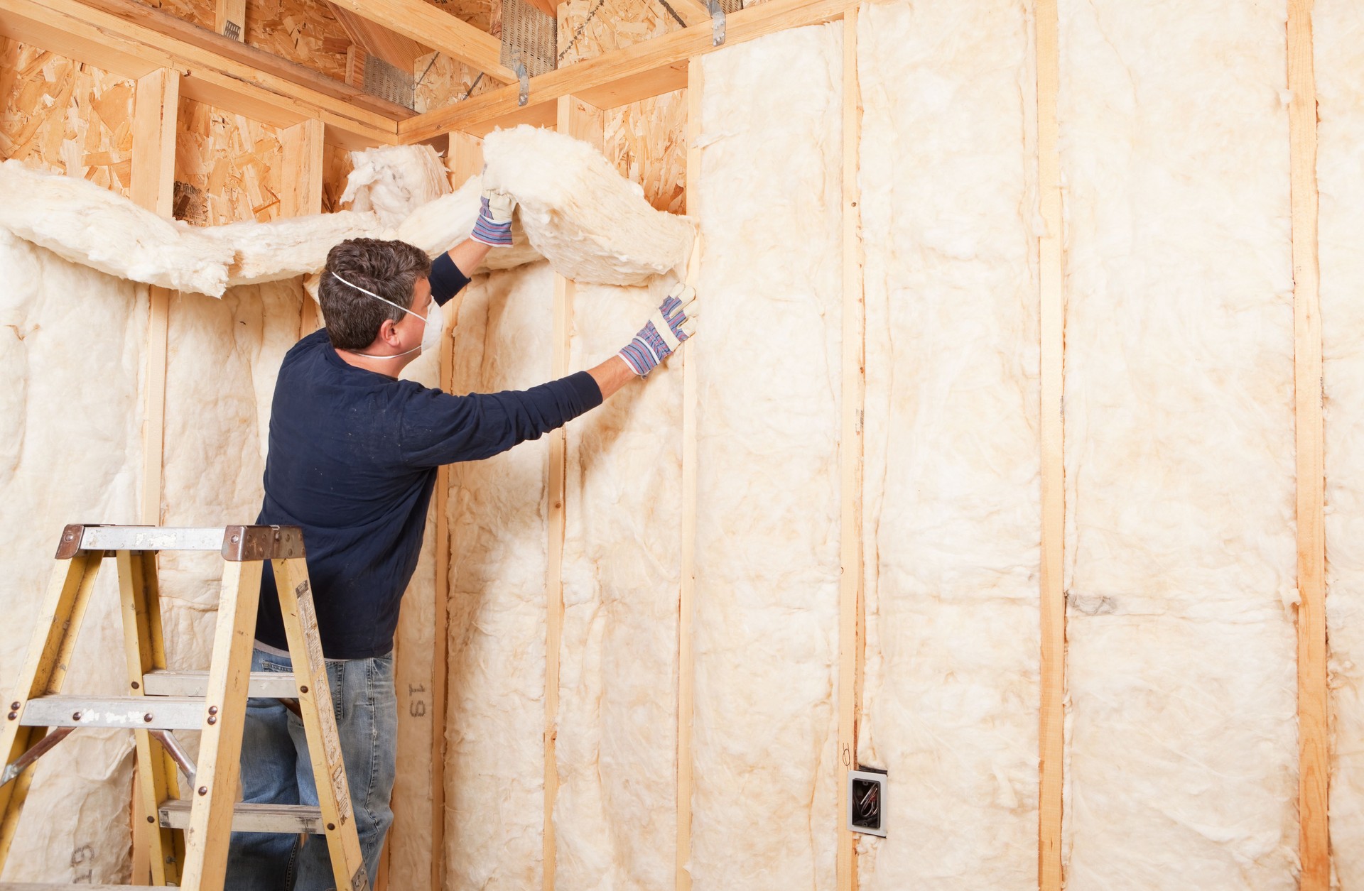 Mur de travailleur de la Construction avec isolation en fibre de verre Batt